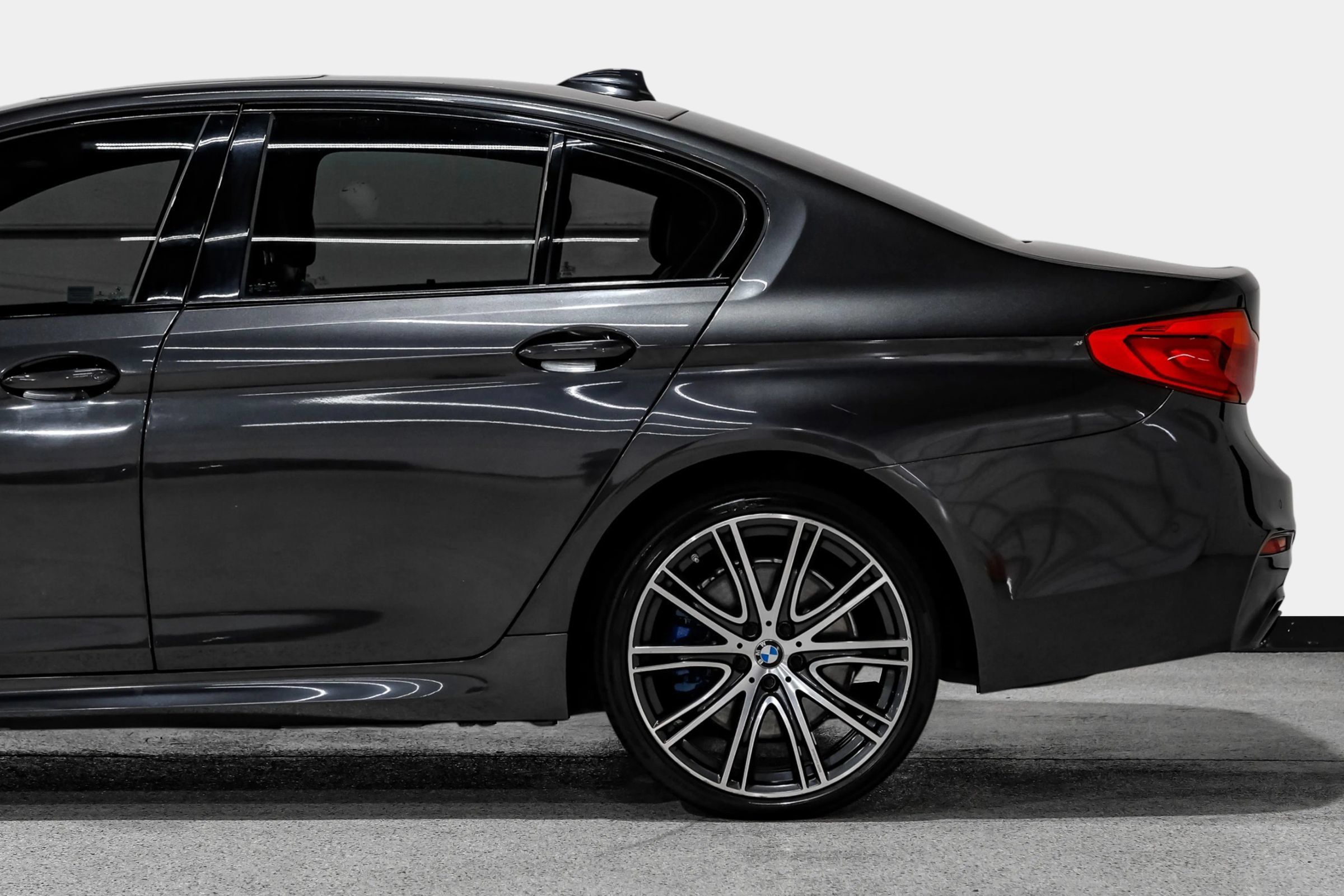 Used 2019 BMW 540i w/ M Sport Package RWD image 11