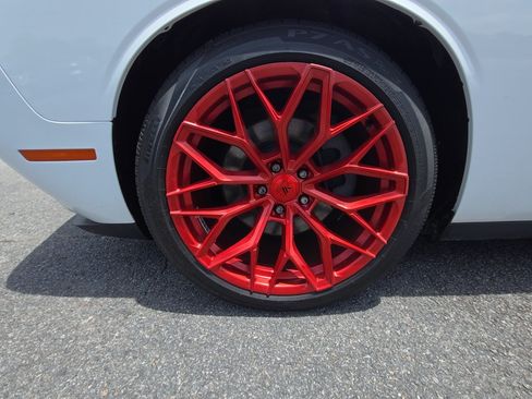Used 2016 Dodge Challenger R/T RWD image 9
