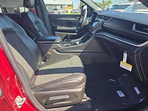 New 2025 Jeep Grand Cherokee L Altitude image 5