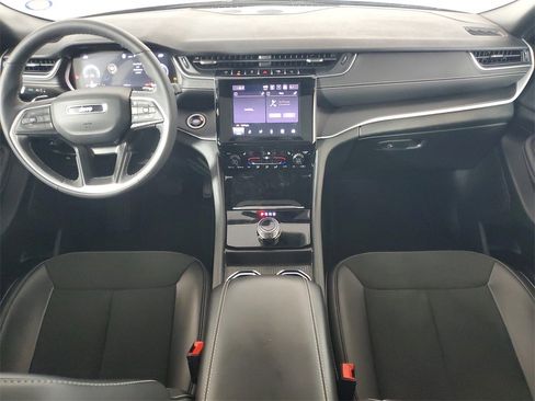 Used 2025 Jeep Grand Cherokee L Altitude image 13