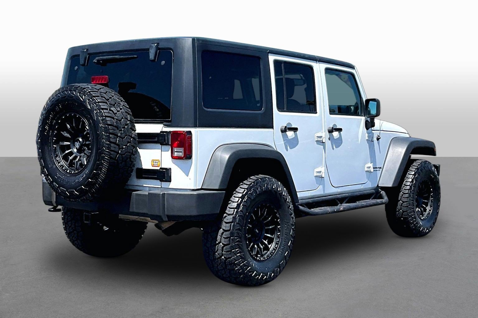 Used 2018 Jeep Wrangler Unlimited Sport S AWD/4WD image 2