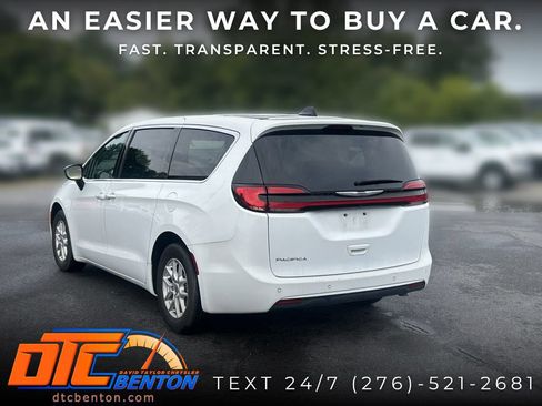 Used 2024 Chrysler Pacifica Touring-L FWD image 5