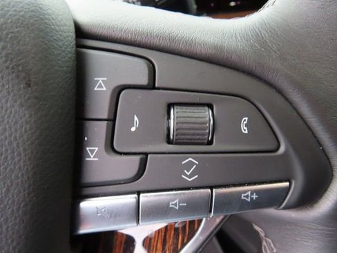 Used 2021 Cadillac Escalade Premium Luxury image 16