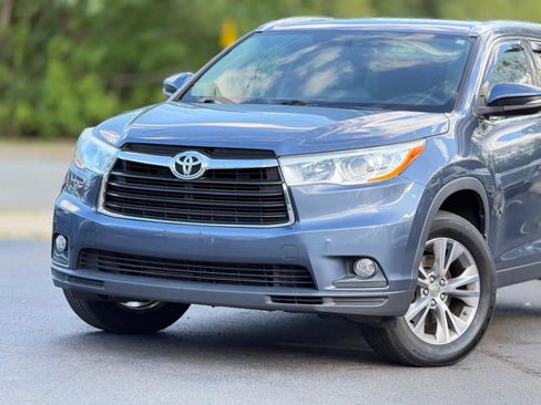 Used 2014 Toyota Highlander XLE AWD/4WD image 2