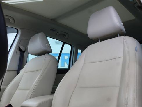 Used 2010 Volkswagen Tiguan SE image 8