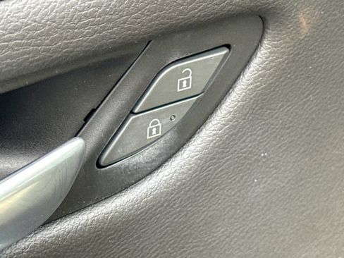 Used 2019 Cadillac XT4 Sport w/ Cold Weather Package FWD image 23