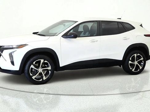 Used 2024 Chevrolet Trax RS FWD image 3