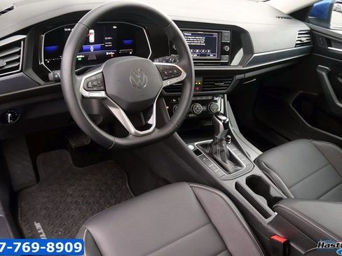Used 2022 Volkswagen Jetta SE image 14