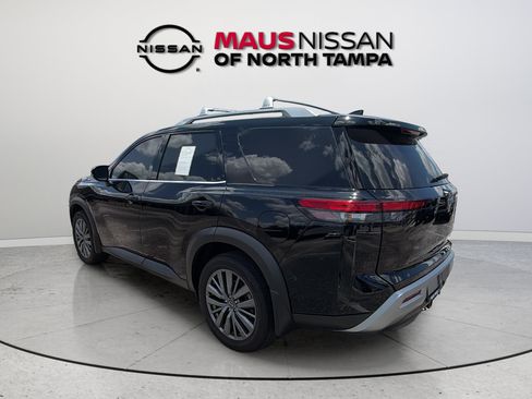 Certified 2025 Nissan Pathfinder SL w/ SL Premium Package FWD image 7