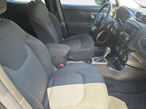 Used 2016 Jeep Renegade Latitude w/ Popular Equipment Group AWD/4WD image 12