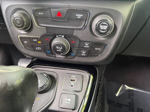 Used 2018 Jeep Compass Limited AWD/4WD image 19