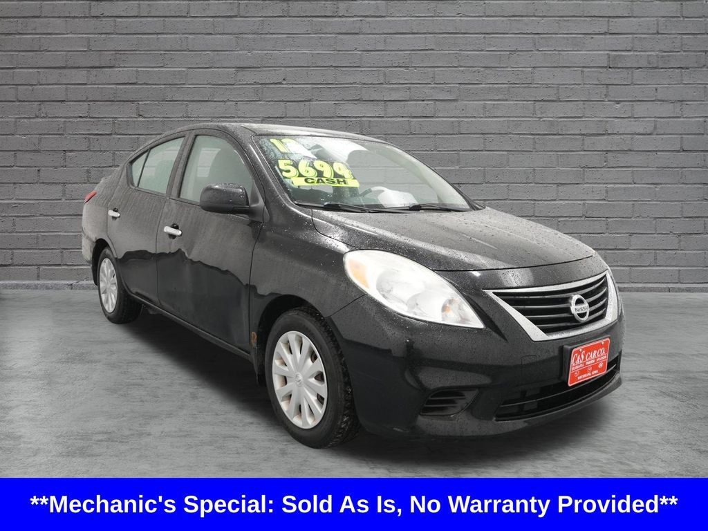 Used 2013 Nissan Versa SV w/ Convenience Pkg FWD image 1