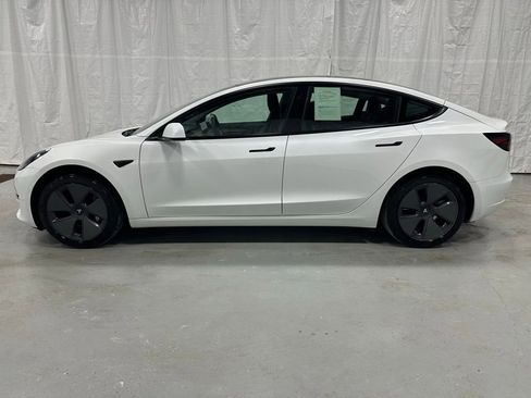 Used 2023 Tesla Model 3 Standard Range image 4
