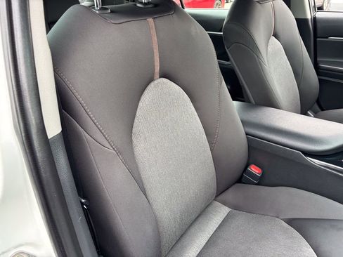 Used 2018 Toyota Camry LE FWD image 33