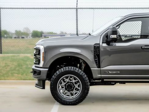 Used 2025 Ford F250 Platinum AWD/4WD image 13