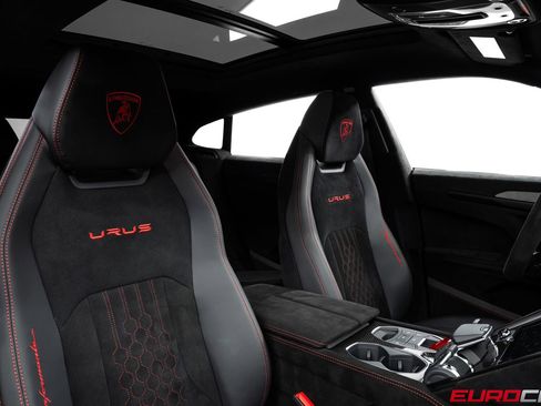 Used 2024 Lamborghini Urus Performante AWD/4WD image 42