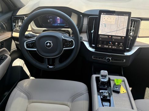 New 2026 Volvo XC90 B6 Plus w/ Protection Package Premier image 11