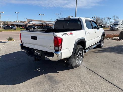 Used 2019 Toyota Tacoma TRD Off-Road AWD/4WD image 13