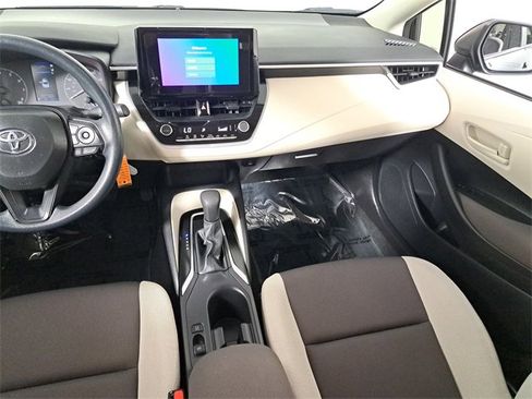 Used 2025 Toyota Corolla LE image 17