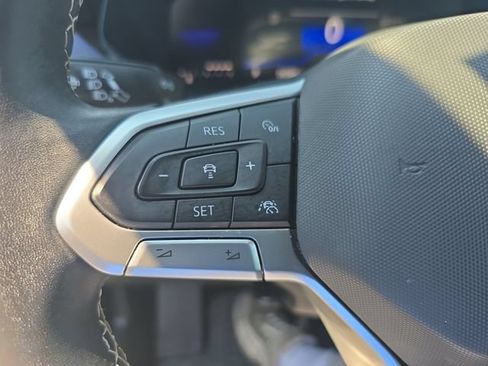 Used 2023 Volkswagen Taos SE w/ Panoramic Sunroof Package FWD image 16