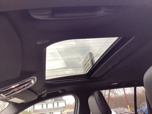 New 2025 Jeep Grand Cherokee Altitude image 25