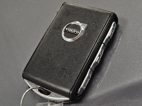 Used 2022 Volvo XC90 T6 Momentum w/ Climate Package image 45