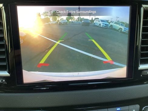 Used 2023 Chrysler Pacifica Touring-L FWD image 19
