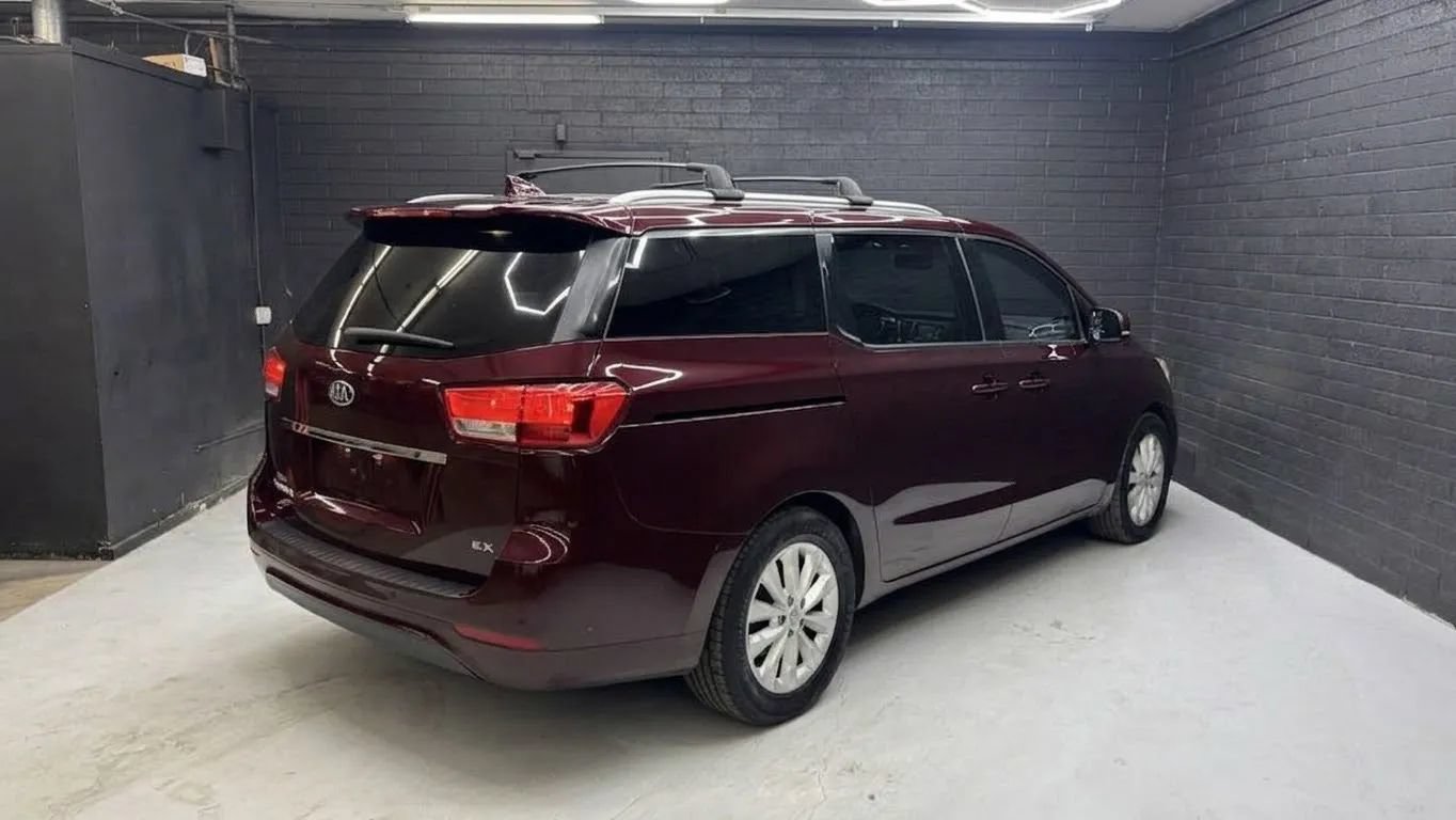 Used 2018 Kia Sedona EX FWD image 3