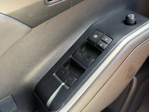 Used 2023 Toyota Highlander XLE FWD image 26