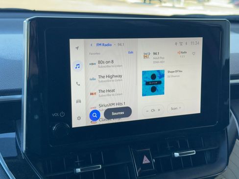 Used 2024 Toyota Corolla Cross XLE image 17