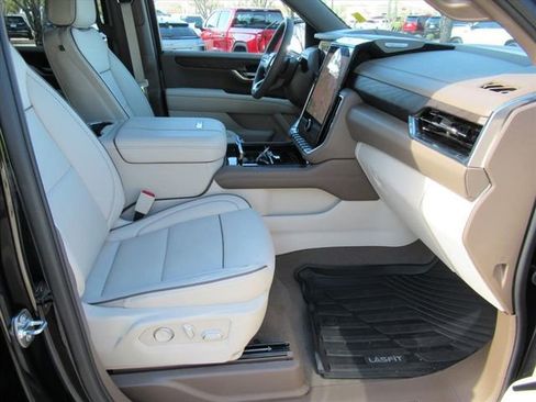 Used 2025 GMC Yukon Denali image 9