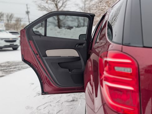 Used 2017 Chevrolet Equinox LT w/ Convenience Package image 35
