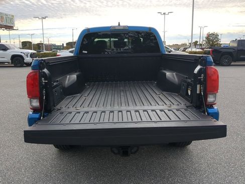 Used 2018 Toyota Tacoma TRD Sport w/ Technology Package image 20
