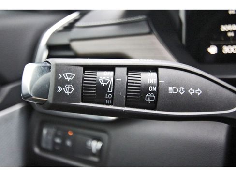 Used 2025 GMC Acadia Denali w/ Super Cruise Package FWD image 17