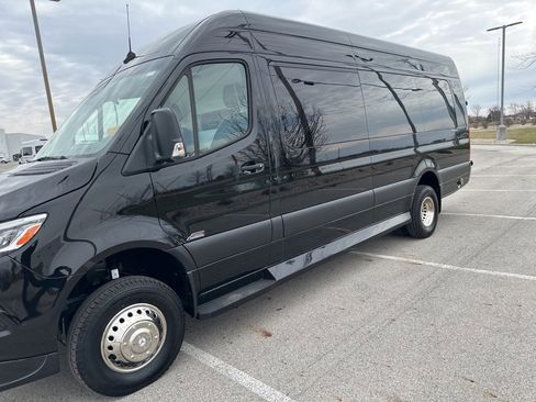 Used 2023 Mercedes-Benz Sprinter 3500 image 9