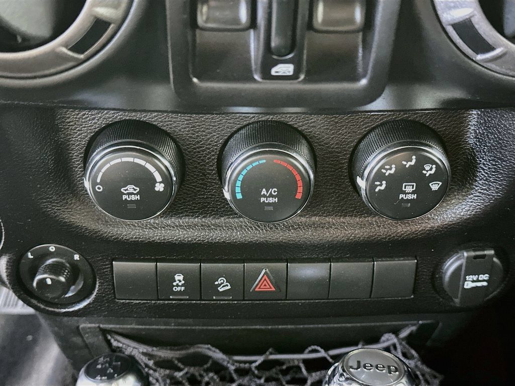 Used 2016 Jeep Wrangler Unlimited Sport w/ Quick Order Package 24S AWD/4WD image 18
