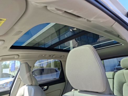 Certified 2023 Volvo XC60 B5 Plus w/ Climate Package AWD/4WD image 15