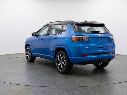 Used 2025 Jeep Compass Limited image 6