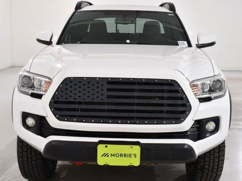 Used 2017 Toyota Tacoma TRD Off-Road w/ Tow Package (A/T) AWD/4WD image 3