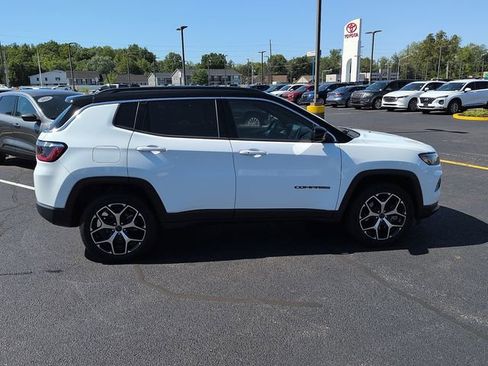 Used 2025 Jeep Compass Limited AWD/4WD image 8