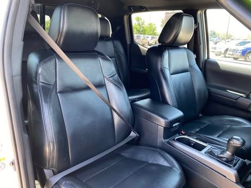 Used 2020 Toyota Tacoma TRD Off-Road w/ TRD Premium Off Road Package AWD/4WD image 9