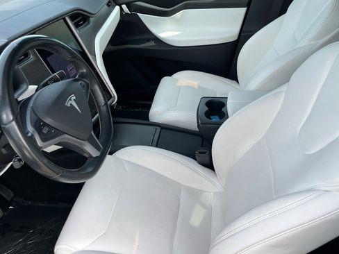 Used 2018 Tesla Model X 75D image 17