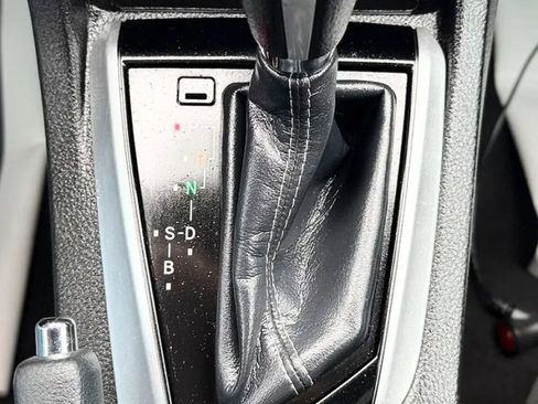 Used 2019 Toyota Corolla LE FWD image 18