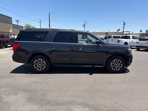 Used 2024 Ford Expedition Max XLT RWD image 2