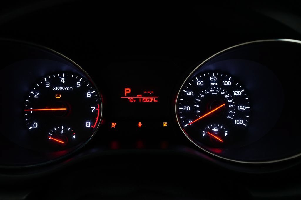 Used 2016 Kia Sedona LX FWD image 2