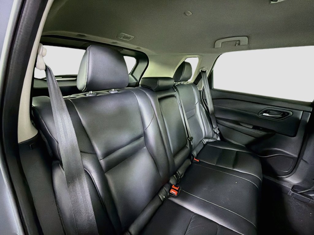 Used 2024 Nissan Rogue SL FWD image 29