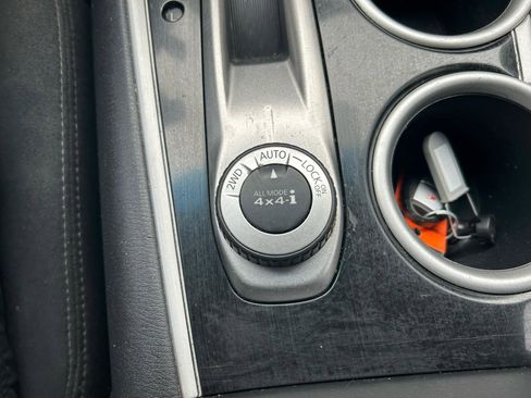 Used 2013 Nissan Pathfinder S image 26