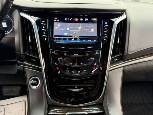 Used 2018 Cadillac Escalade Platinum image 23