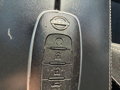 Used 2025 Nissan Rogue SV image 27