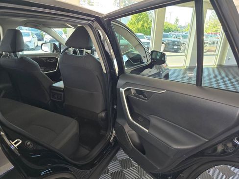 Used 2022 Toyota RAV4 LE AWD/4WD image 35